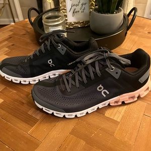 On cloud running shoe